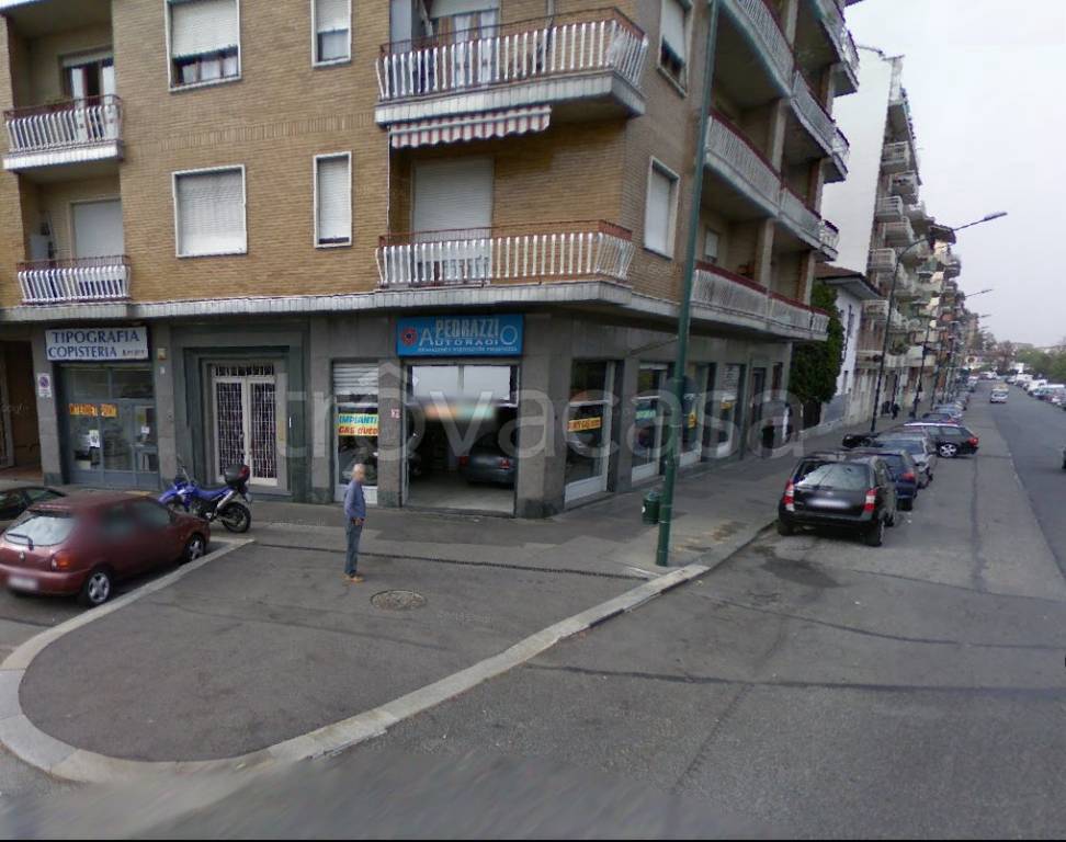 negozio in vendita a Torino in zona Lingotto