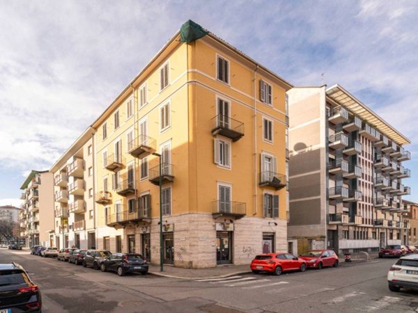 negozio in vendita a Torino in zona Parella