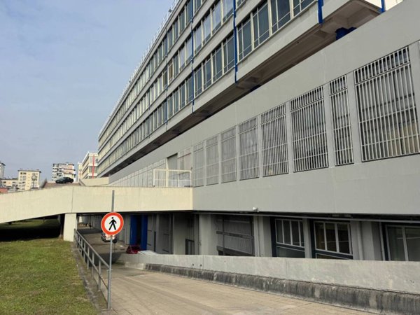 locale commerciale in vendita a Torino in zona Lucento