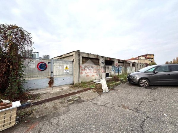 negozio in vendita a Torino in zona Borgata Vittoria