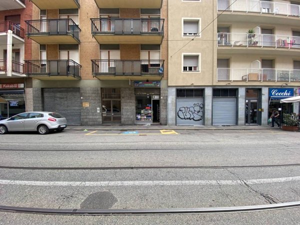 negozio in vendita a Torino in zona Rebaudengo