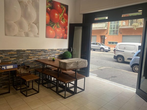 negozio in vendita a Torino in zona Borgo San Paolo