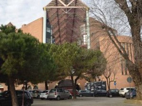 negozio in vendita a Torino in zona Mirafiori Nord