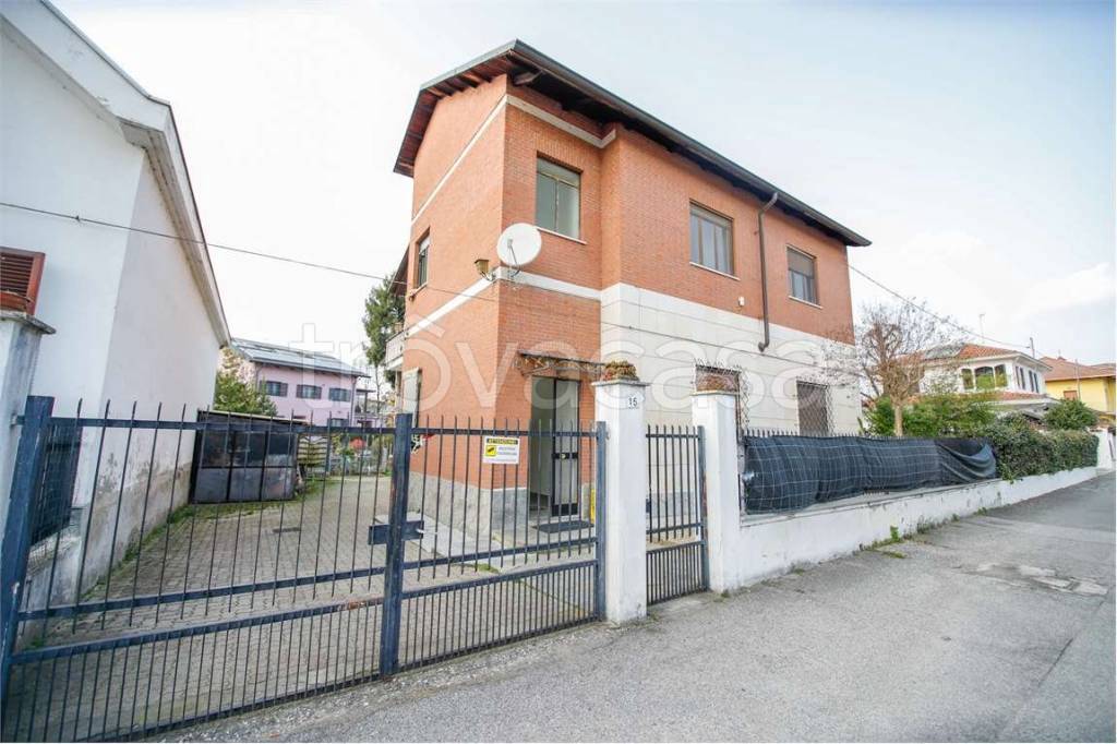 casa indipendente in vendita a Torino in zona Barca