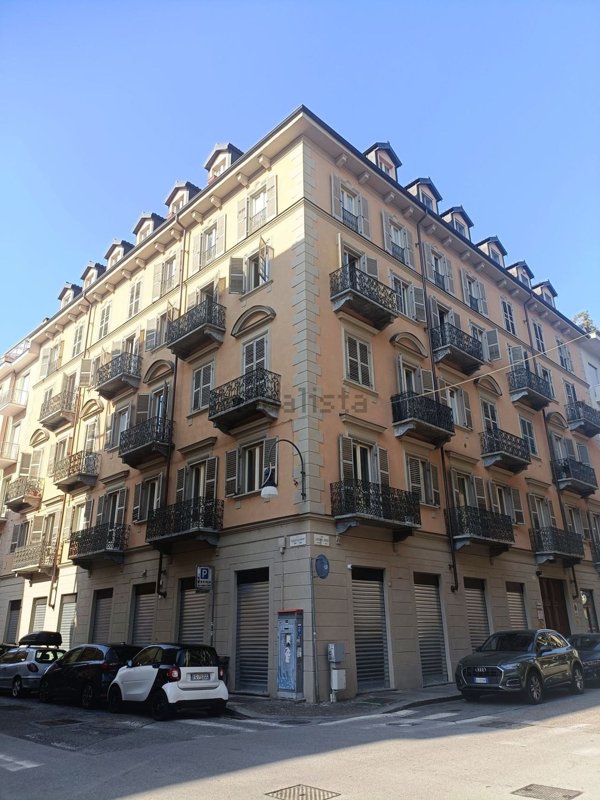 appartamento in vendita a Torino in zona Cit Turin