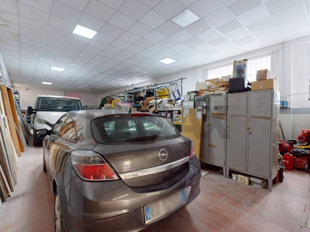 negozio in vendita a Torino in zona Lucento