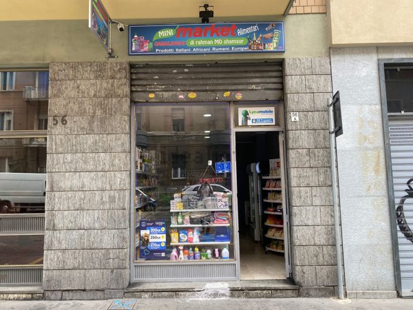 locale commerciale in vendita a Torino in zona Aurora