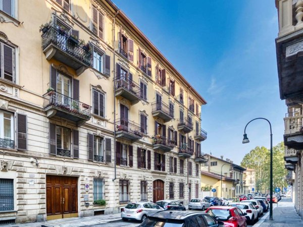 appartamento in vendita a Torino in zona Cit Turin