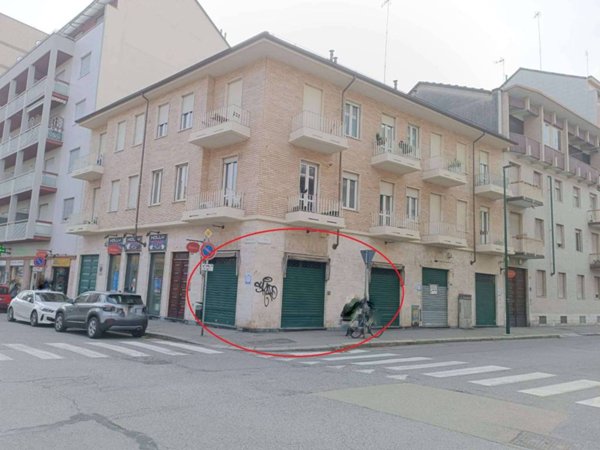negozio in vendita a Torino in zona Parella
