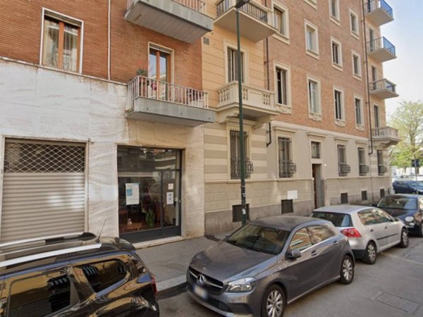negozio in vendita a Torino in zona Cenisia