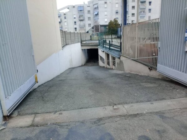 locale di sgombero in vendita a Torino in zona Falchera