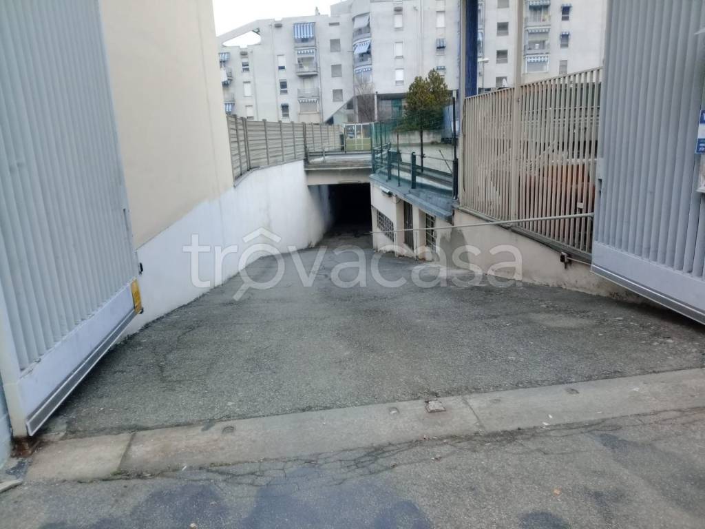 locale di sgombero in vendita a Torino in zona Falchera