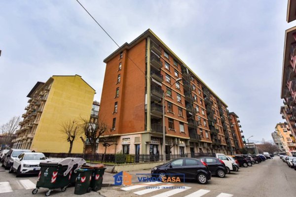 negozio in vendita a Torino in zona Lingotto