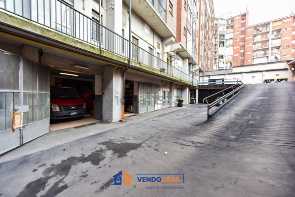locale di sgombero in vendita a Torino in zona San Donato