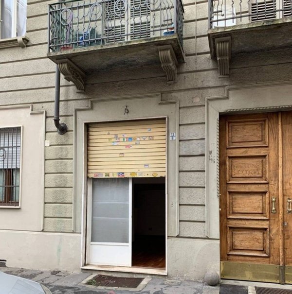 negozio in vendita a Torino in zona Cenisia