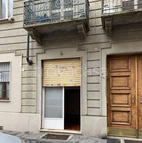 negozio in vendita a Torino in zona Cenisia