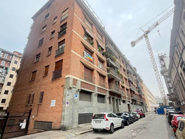 locale commerciale in vendita a Torino in zona San Salvario