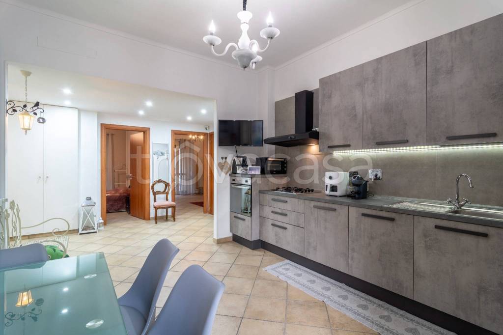 appartamento in vendita a Torino in zona Borgata Vittoria