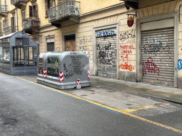 negozio in vendita a Torino in zona San Salvario