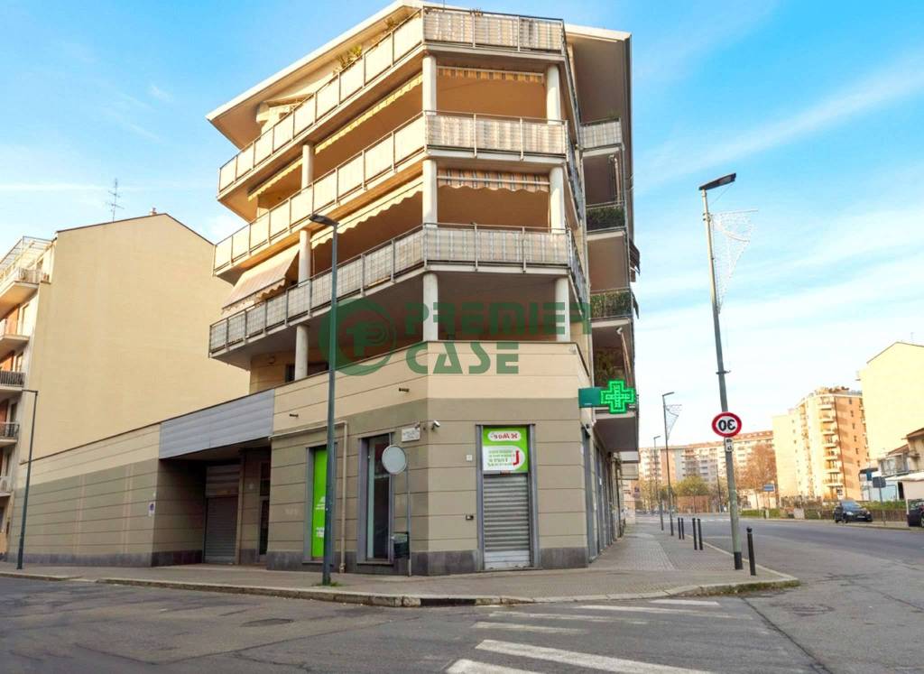 locale commerciale in vendita a Torino in zona Rebaudengo