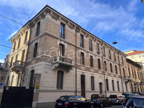 appartamento in vendita a Torino in zona Cit Turin