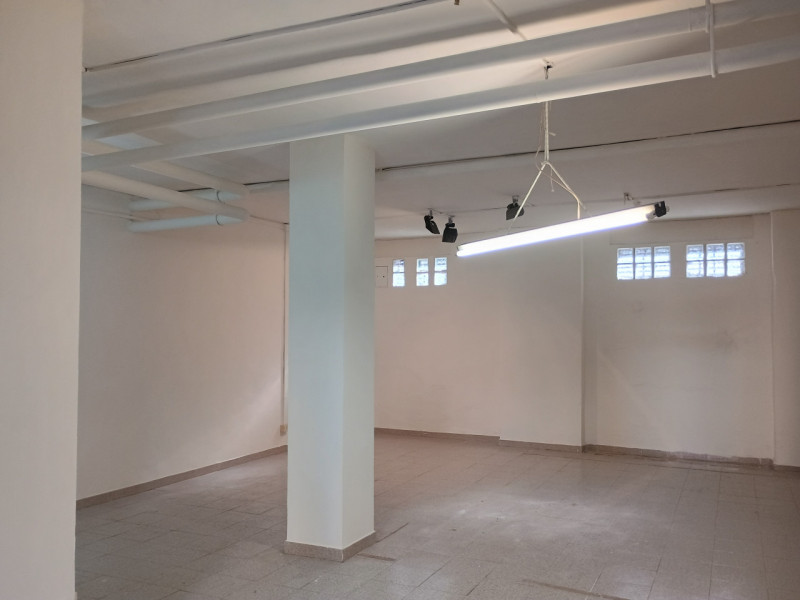 locale commerciale in vendita a Torino in zona Lingotto