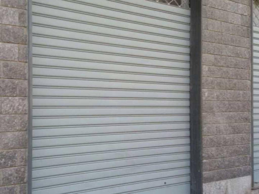 negozio in vendita a Torino in zona Mirafiori Sud