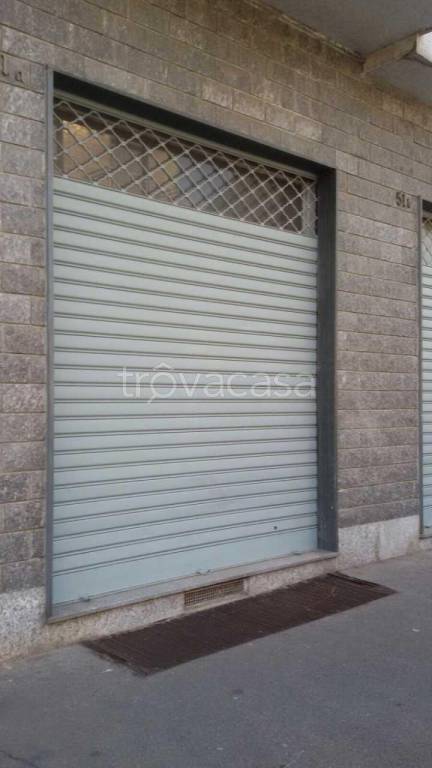 negozio in vendita a Torino in zona Mirafiori Sud