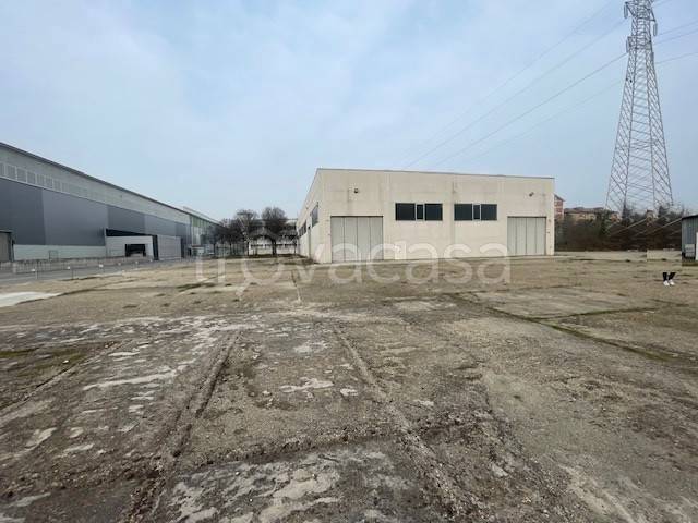 locale commerciale in vendita a Torino in zona Mirafiori Sud