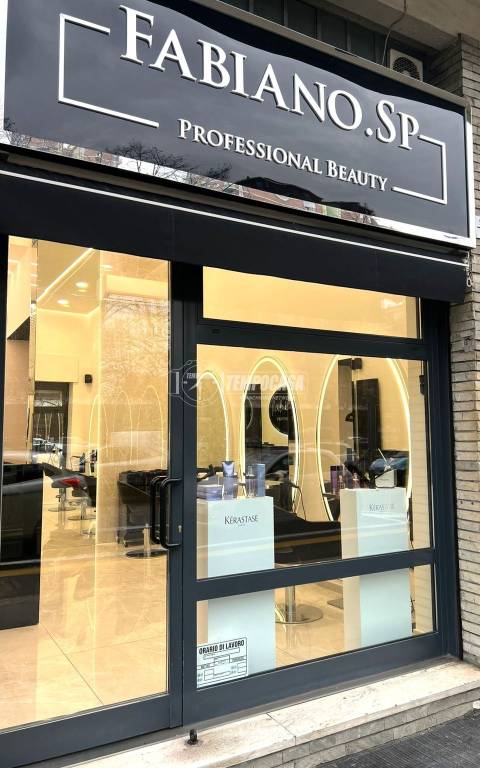 negozio in vendita a Torino in zona Lingotto