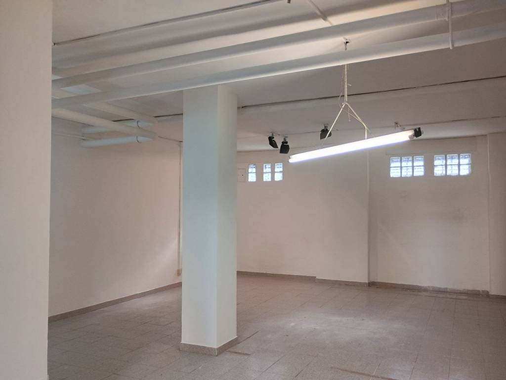 negozio in vendita a Torino in zona Lingotto