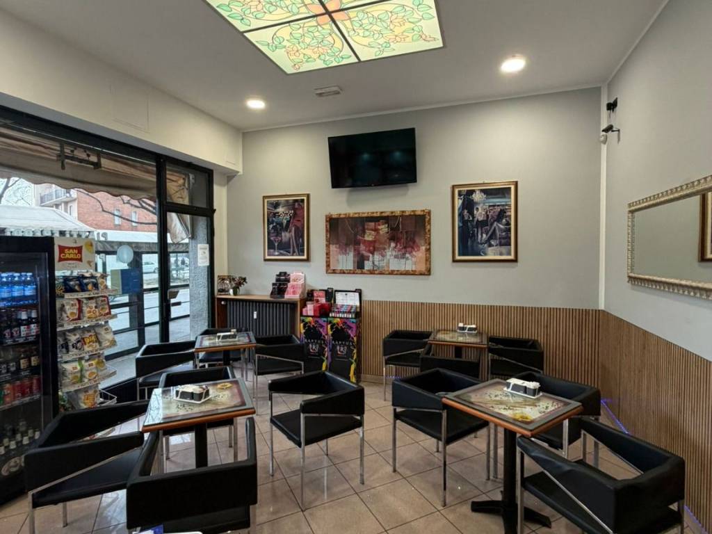 negozio in vendita a Torino in zona Mirafiori Sud