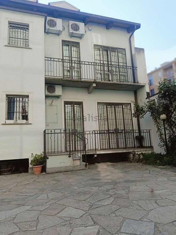 casa indipendente in vendita a Torino in zona Cit Turin