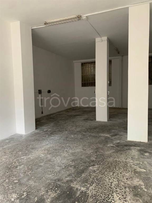 locale commerciale in vendita a Torino in zona Santa Rita