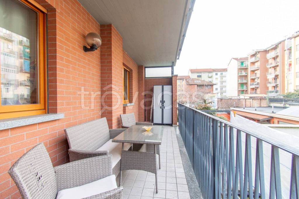 appartamento in vendita a Torino in zona Lingotto