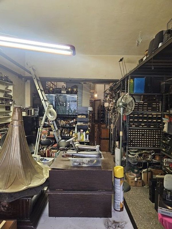 locale di sgombero in vendita a Torino in zona San Salvario