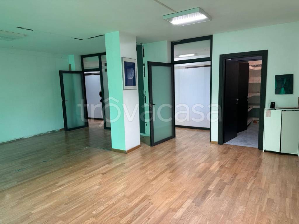 ufficio in vendita a Torino in zona Lingotto