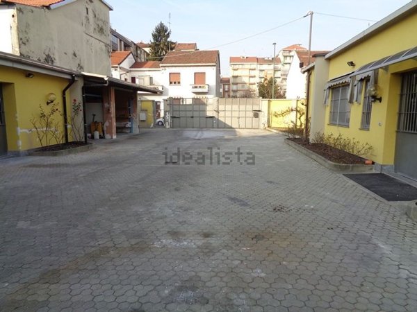 locale di sgombero in vendita a Torino in zona Lucento