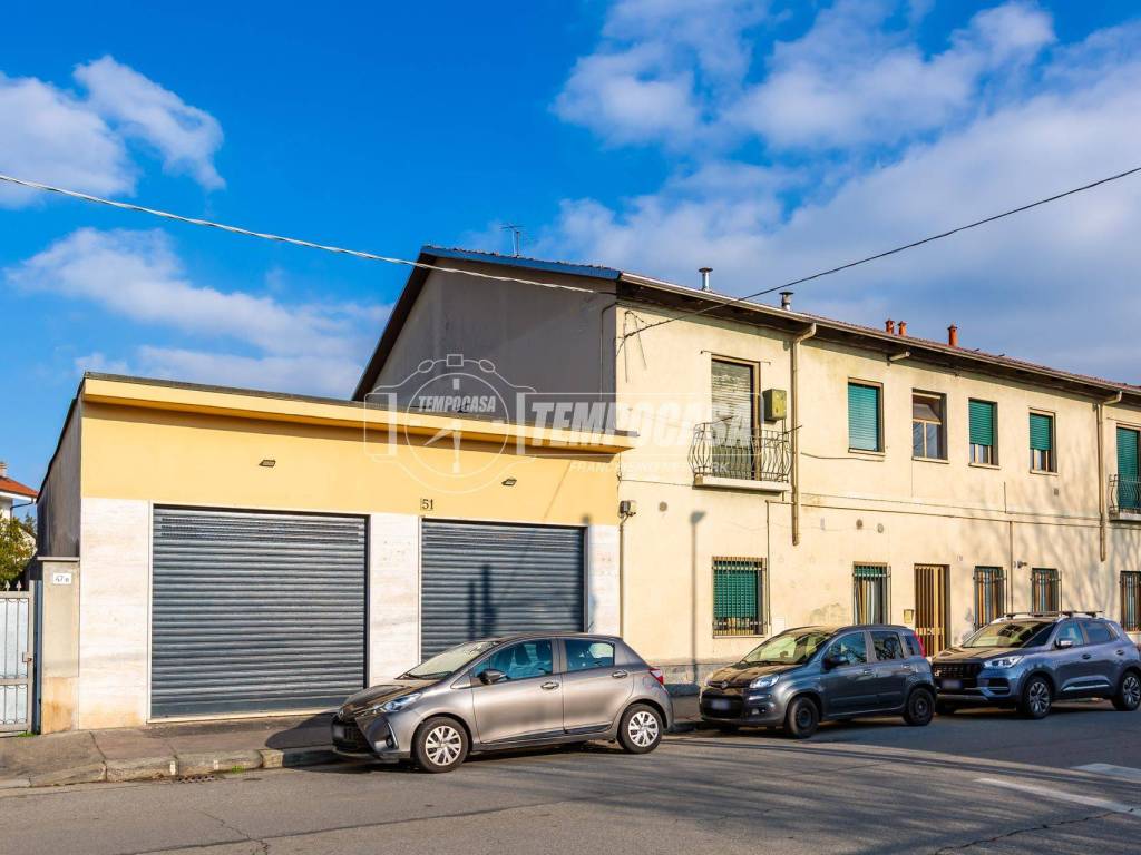 locale commerciale in vendita a Torino in zona Falchera