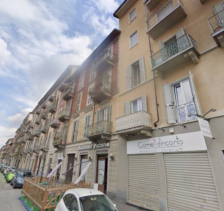 negozio in vendita a Torino in zona Cenisia