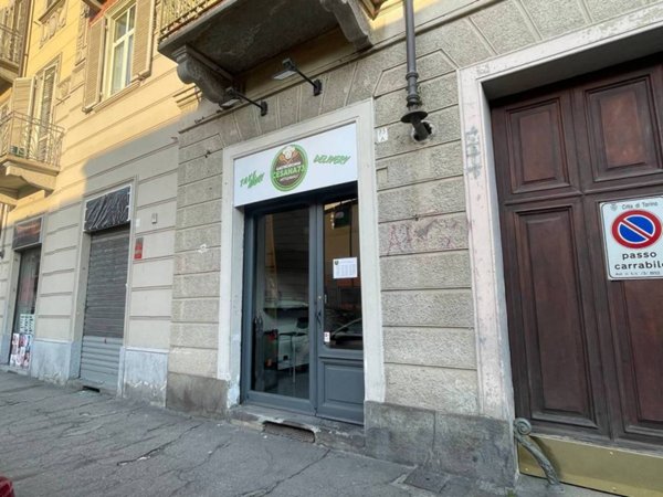 negozio in vendita a Torino in zona Cenisia