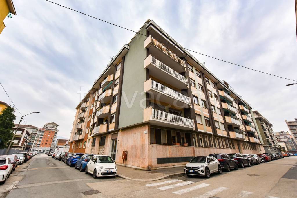 appartamento in vendita a Torino in zona Lingotto