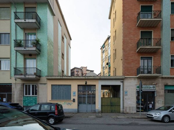 locale commerciale in vendita a Torino in zona Pozzo Strada