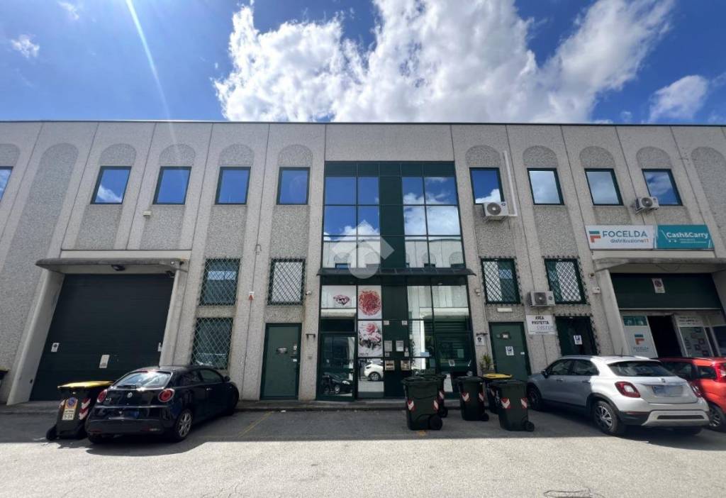 locale commerciale in vendita a Torino