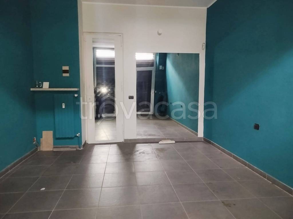 negozio in vendita a Torino in zona Parella