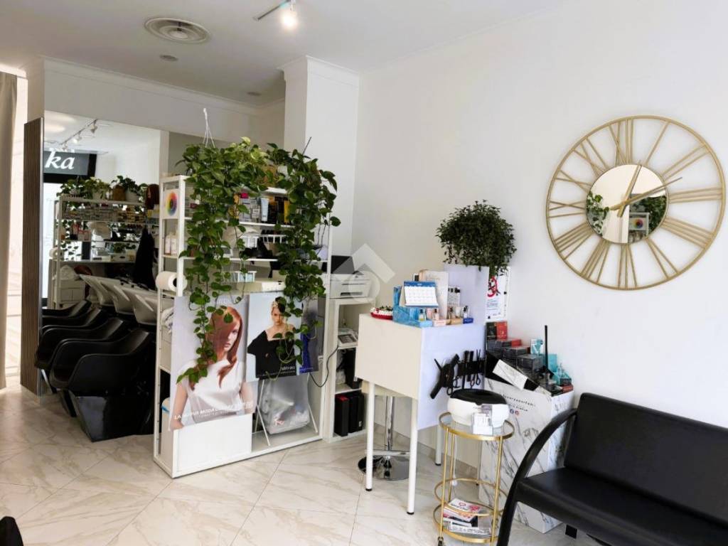 negozio in vendita a Torino in zona Madonna di Campagna