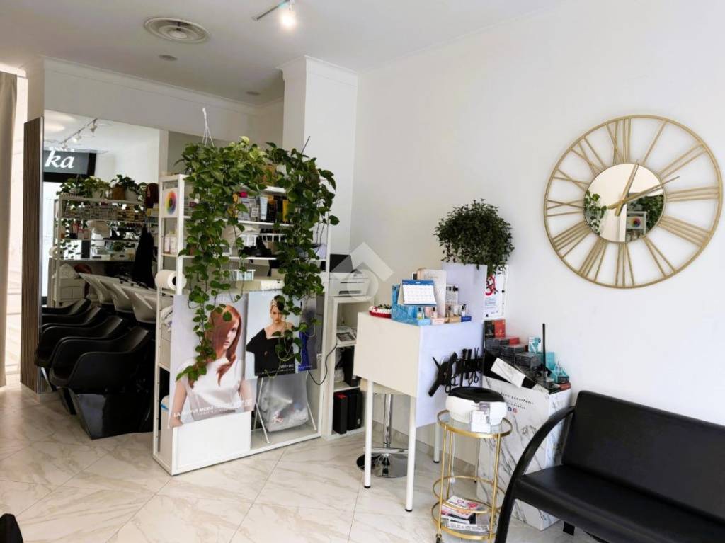 negozio in vendita a Torino in zona Madonna di Campagna