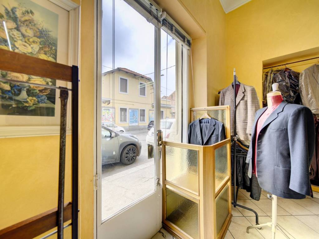 negozio in vendita a Torino in zona Aurora