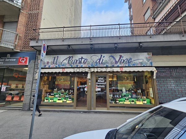 locale commerciale in vendita a Torino in zona Barriera di Milano