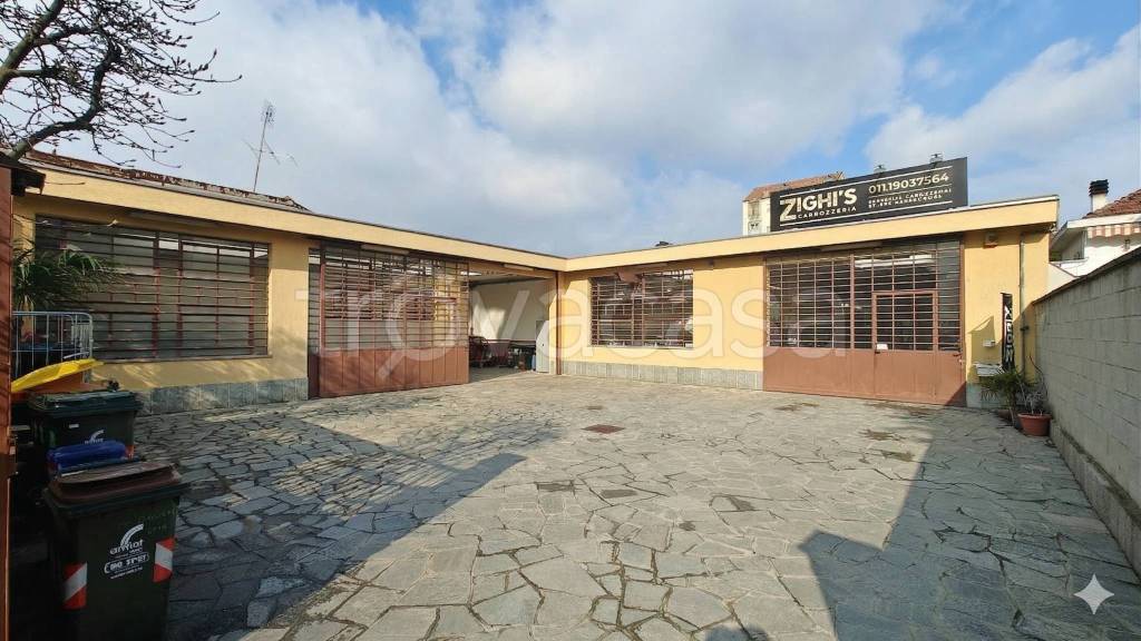 locale commerciale in vendita a Torino in zona Mirafiori Sud